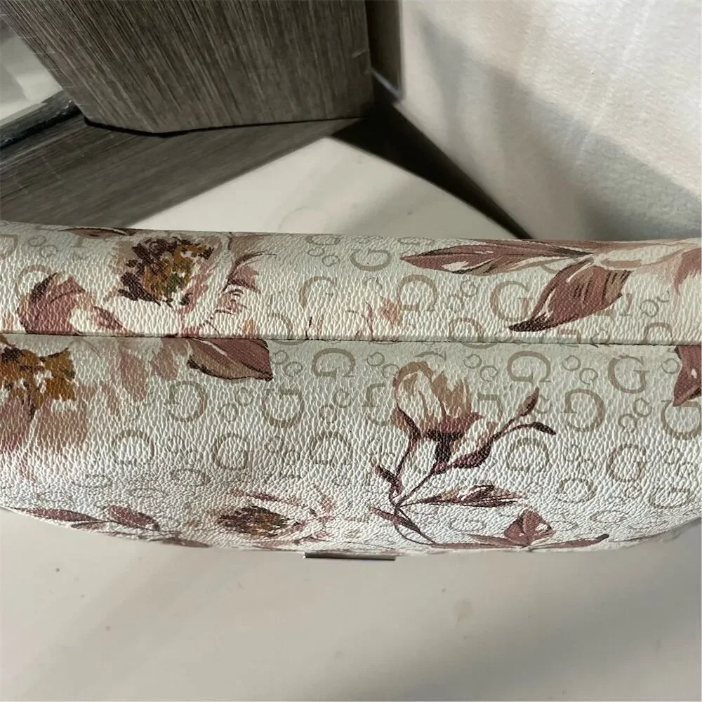 GUESS Bisbee Women's Floral Clutch Cosmetic Travel Bag White Multicolor
